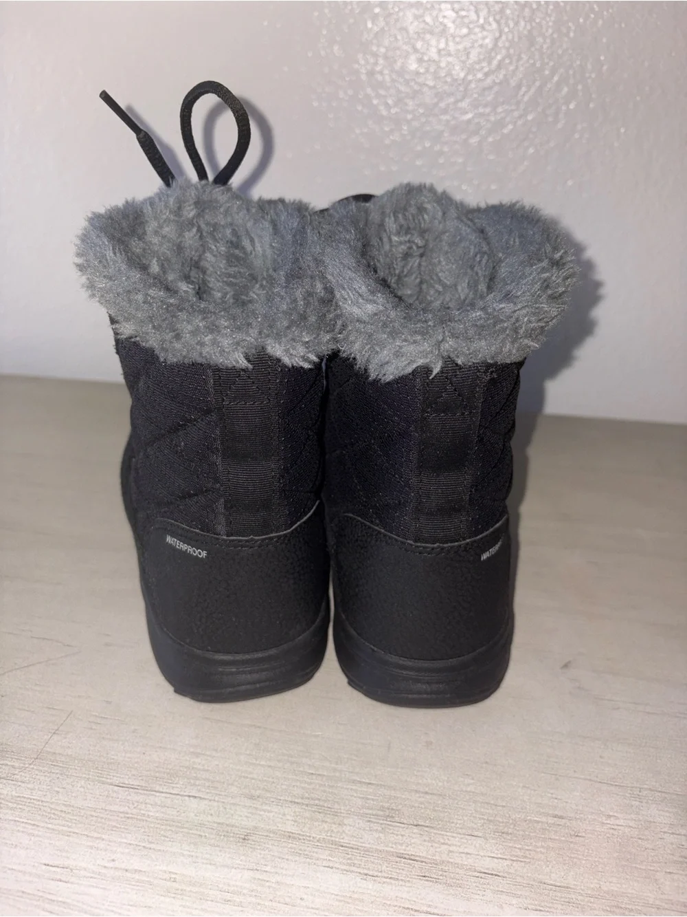 Columbia Black Women's Insulated Winter Boots with Gray Fur Collar